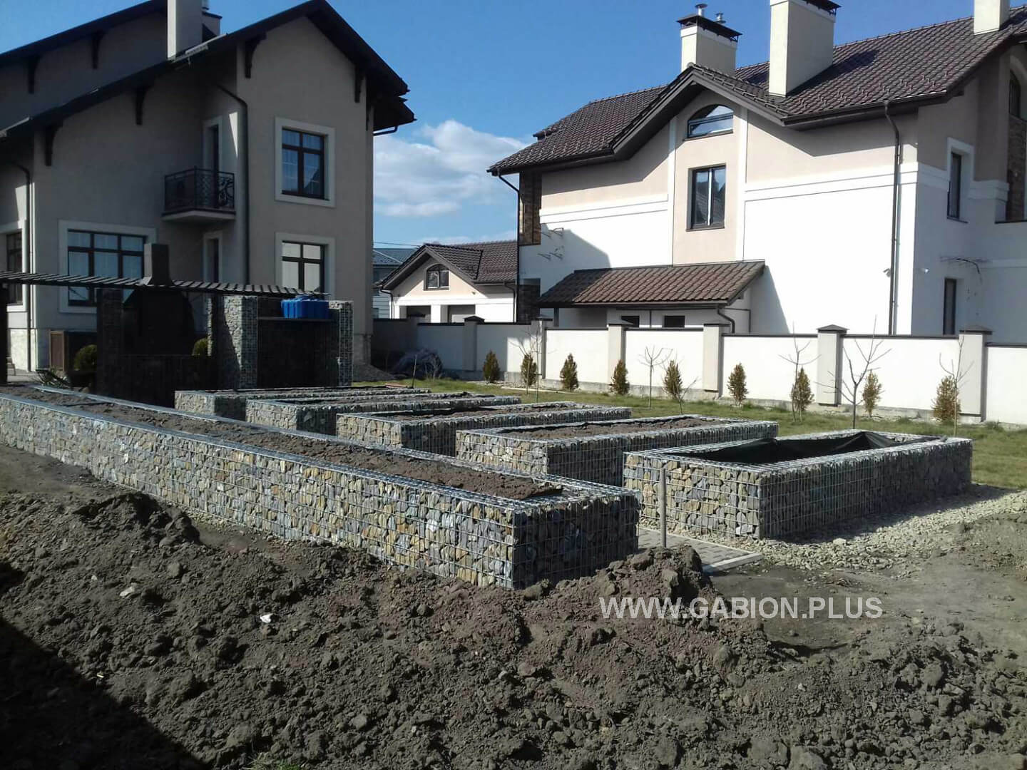 Клумби з габіонів